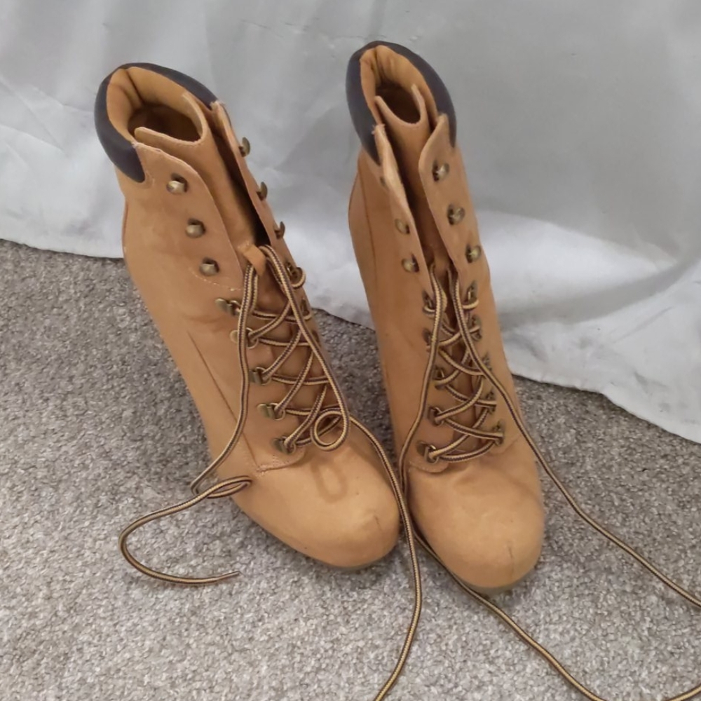 Cute heel boots